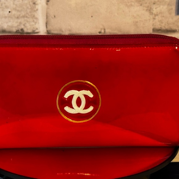 💎❤️💎- CHANEL
REDUCED Red Patent Leather CC Long Yen Zip Wallet authentication … - Picture 2 of 12